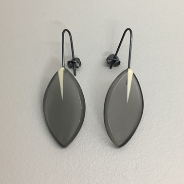Drop leaf line earrings