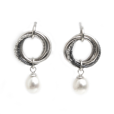 Russian loop earrings with pearl