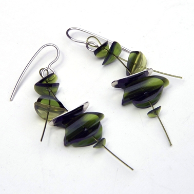 Green medium earrings