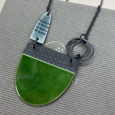 Tidal necklace green