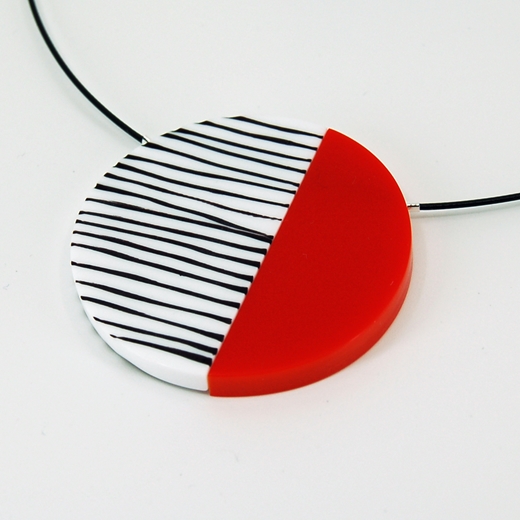 line up necklace black with red 02