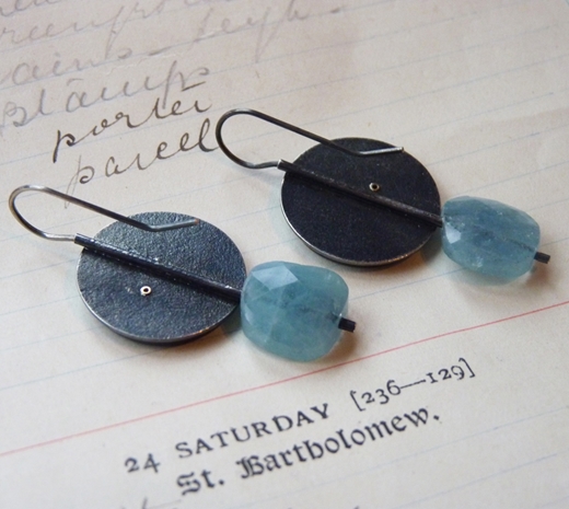 Medium dot earrings with aquamarine - reverse