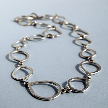 Teardrop chain link necklace