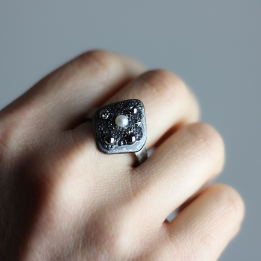 Volcanic treasure pearl square ring worn