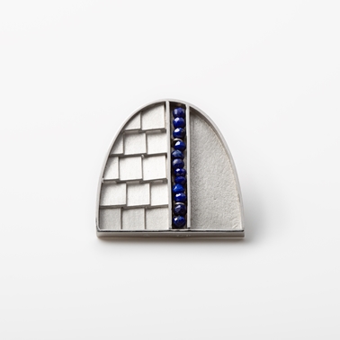 Silver arch brooch with lapis lazuli by Mariko Sumioka