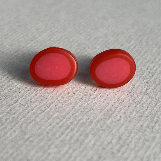 Tiny oval studs pink/red