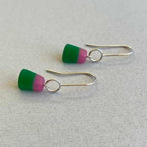 Earrings small drop with O