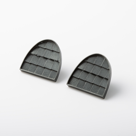 Arch roof earrings - side