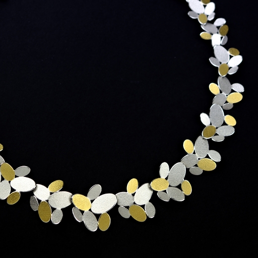 Mixed ovals flower chain necklace detail