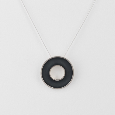 Medium concave torus necklace - black