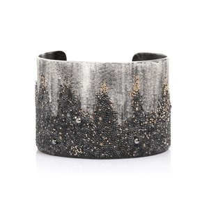 Volcanic Treasure black & White Cuff with Pearls