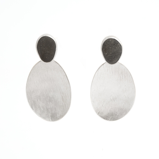 Pebble and textured silver earrings - front