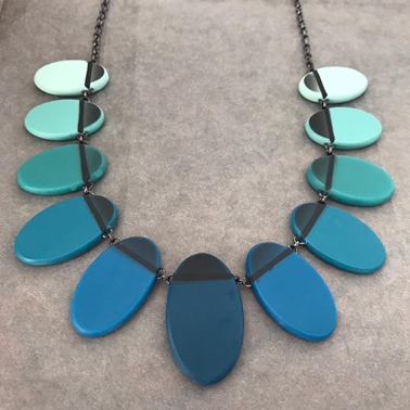 Ombré blue necklace