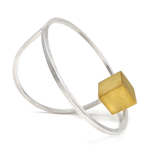 Levitate bangle with brass cube