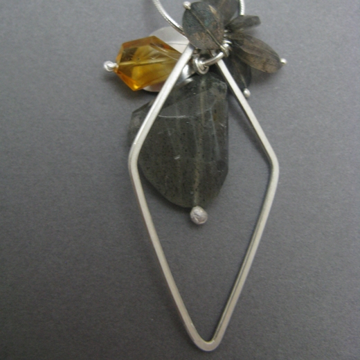 back of Snow petal & Diamond loop pendant