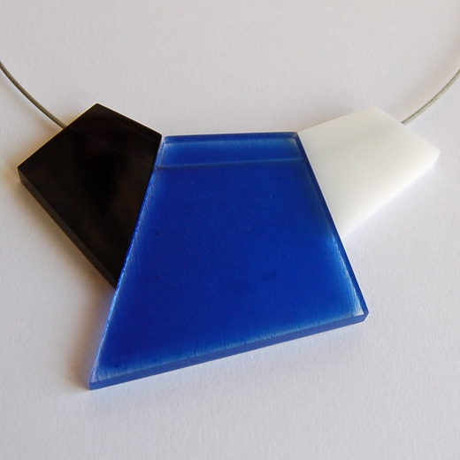 blue fragments necklace close up