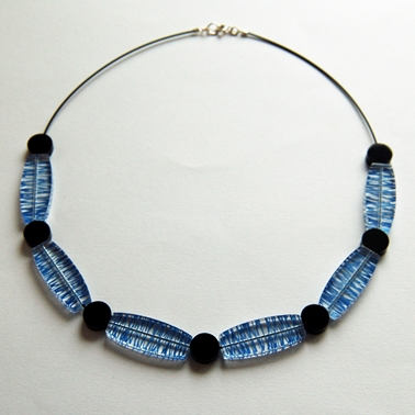 blue wired necklace 1