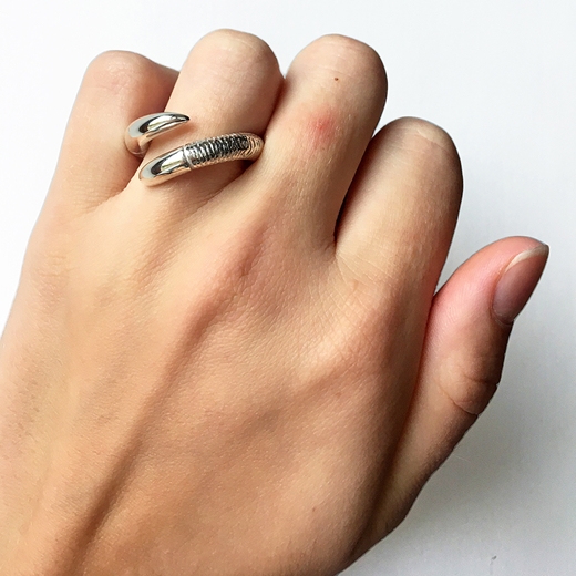 Double point silver spiral ring