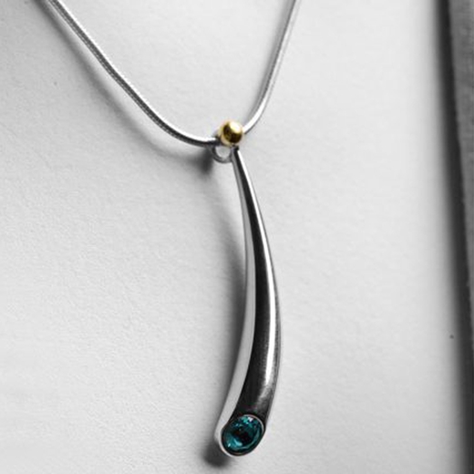 Short curved silver pendant with 18ct gold detail