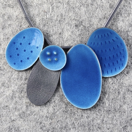Cluster necklace in blue, detail