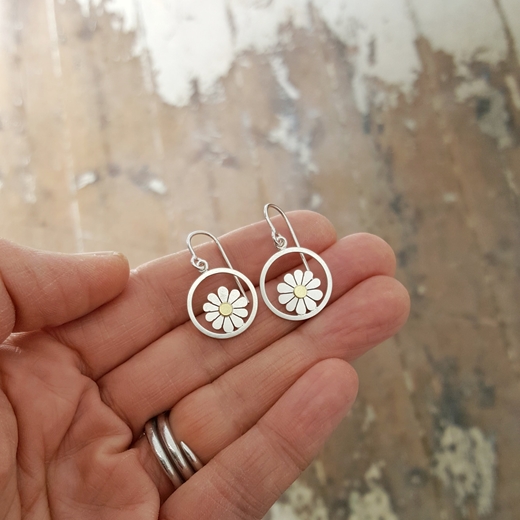 Daisy and circle earrings