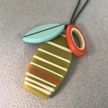 Cluster stripe necklace