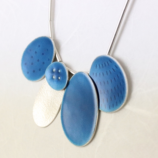 Cluster 5 necklace blue