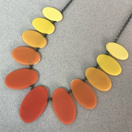 Colour fade necklace (reverse)