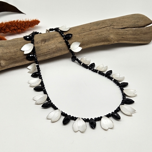 midnight snowdrop necklace 3