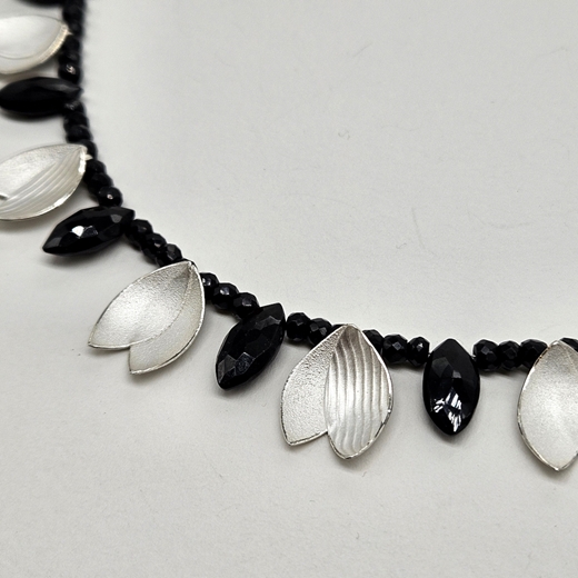 midnight snowdrop necklace close up