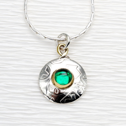 Round pendant, small, green spinel