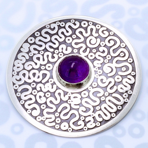 Amethyst squiggle pattern brooch